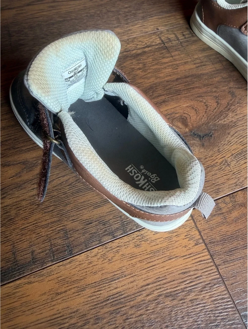 OshKosh B'gosh Boys' Brown and Gray Casual Sneakers Size 9M